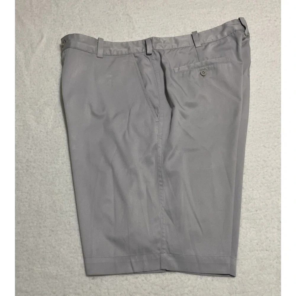 Nike Shorts Mens Size 35 x 11 Golf Tan Beige Stretch Flat Front Logo